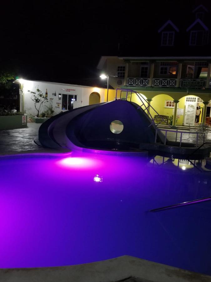 Rosi Ocean Sand Hotel Apt Ocho Rios Eksteriør billede