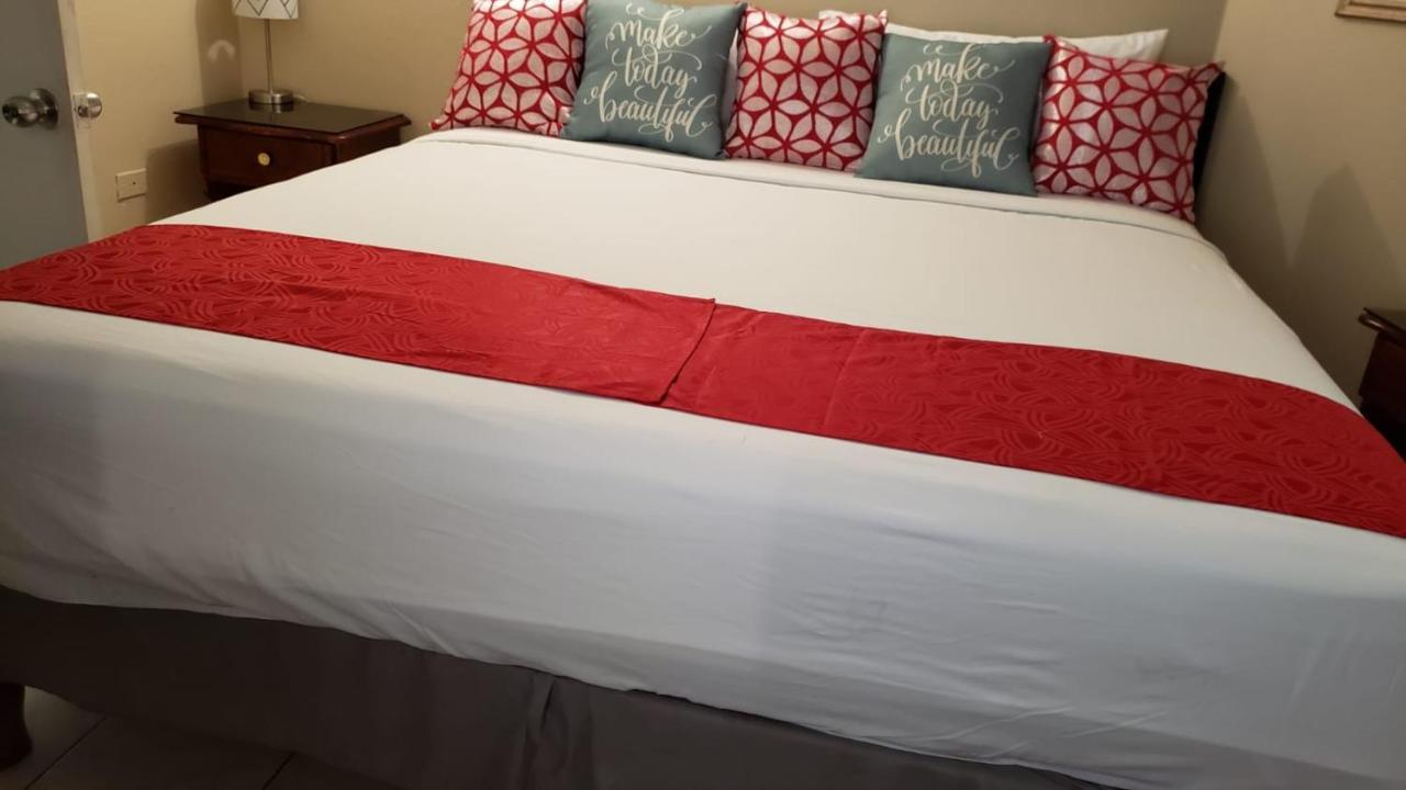 Rosi Ocean Sand Hotel Apt Ocho Rios Eksteriør billede