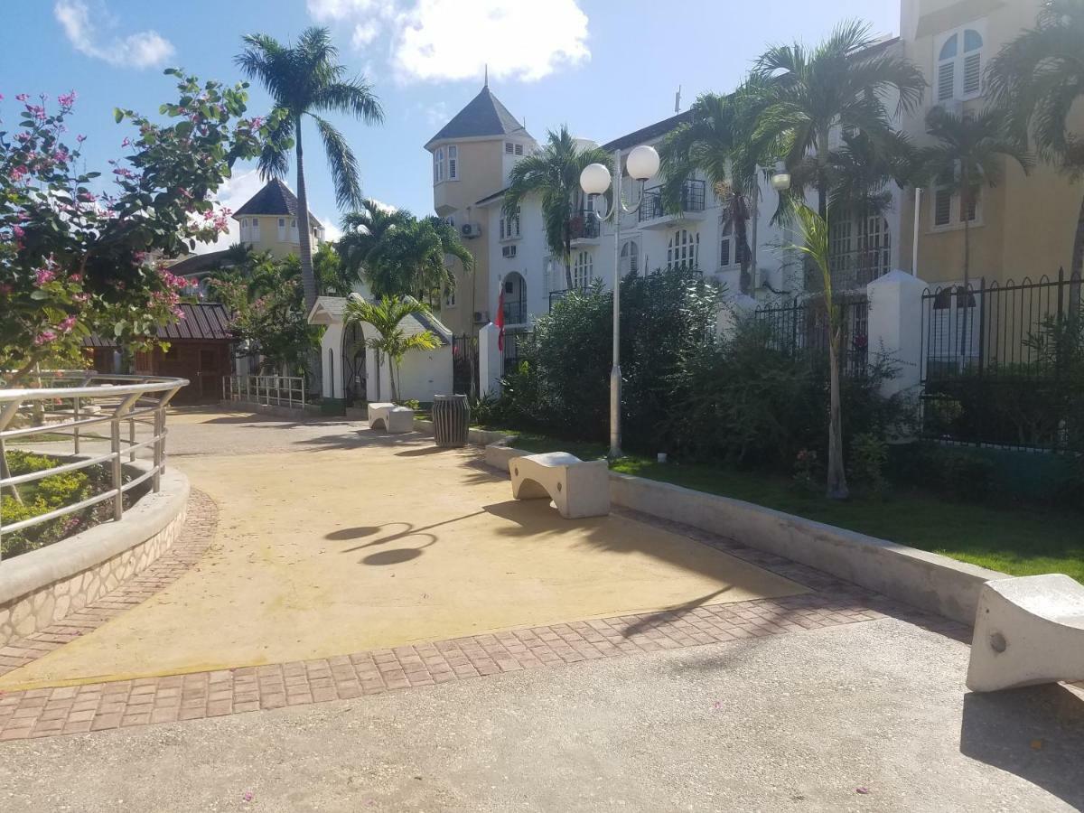 Rosi Ocean Sand Hotel Apt Ocho Rios Eksteriør billede