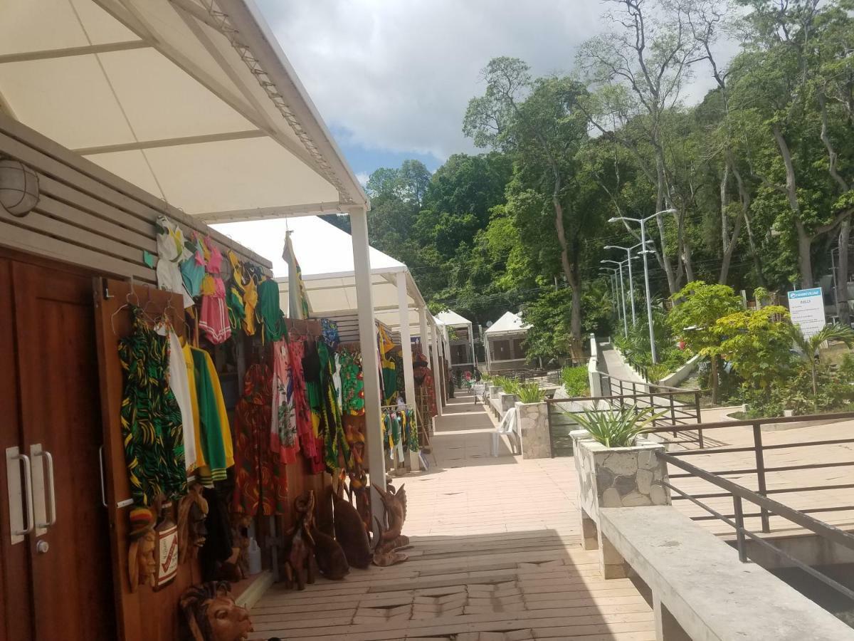Rosi Ocean Sand Hotel Apt Ocho Rios Eksteriør billede