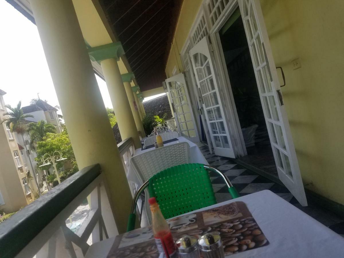 Rosi Ocean Sand Hotel Apt Ocho Rios Eksteriør billede