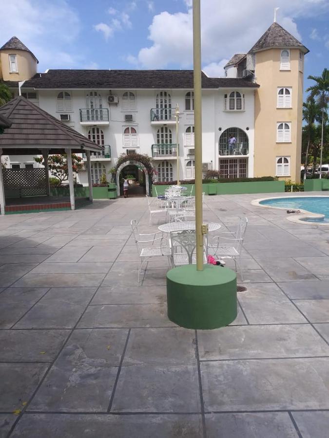 Rosi Ocean Sand Hotel Apt Ocho Rios Eksteriør billede